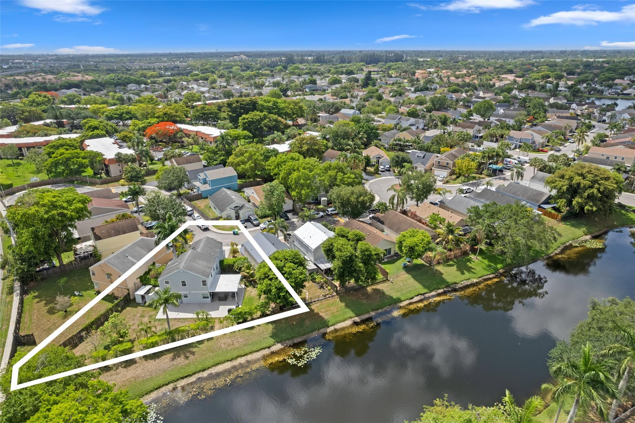 Foto de propiedad en 133 SW 159th Way, Sunrise, FL 33326 Sunrise con MLS# 