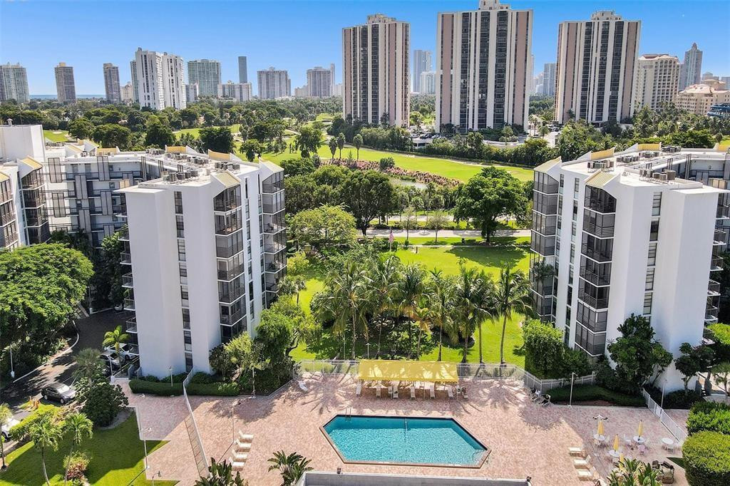 Foto de propiedad en 20500 W Country Club Drive 416, Aventura, FL 33180 Aventura con MLS# 