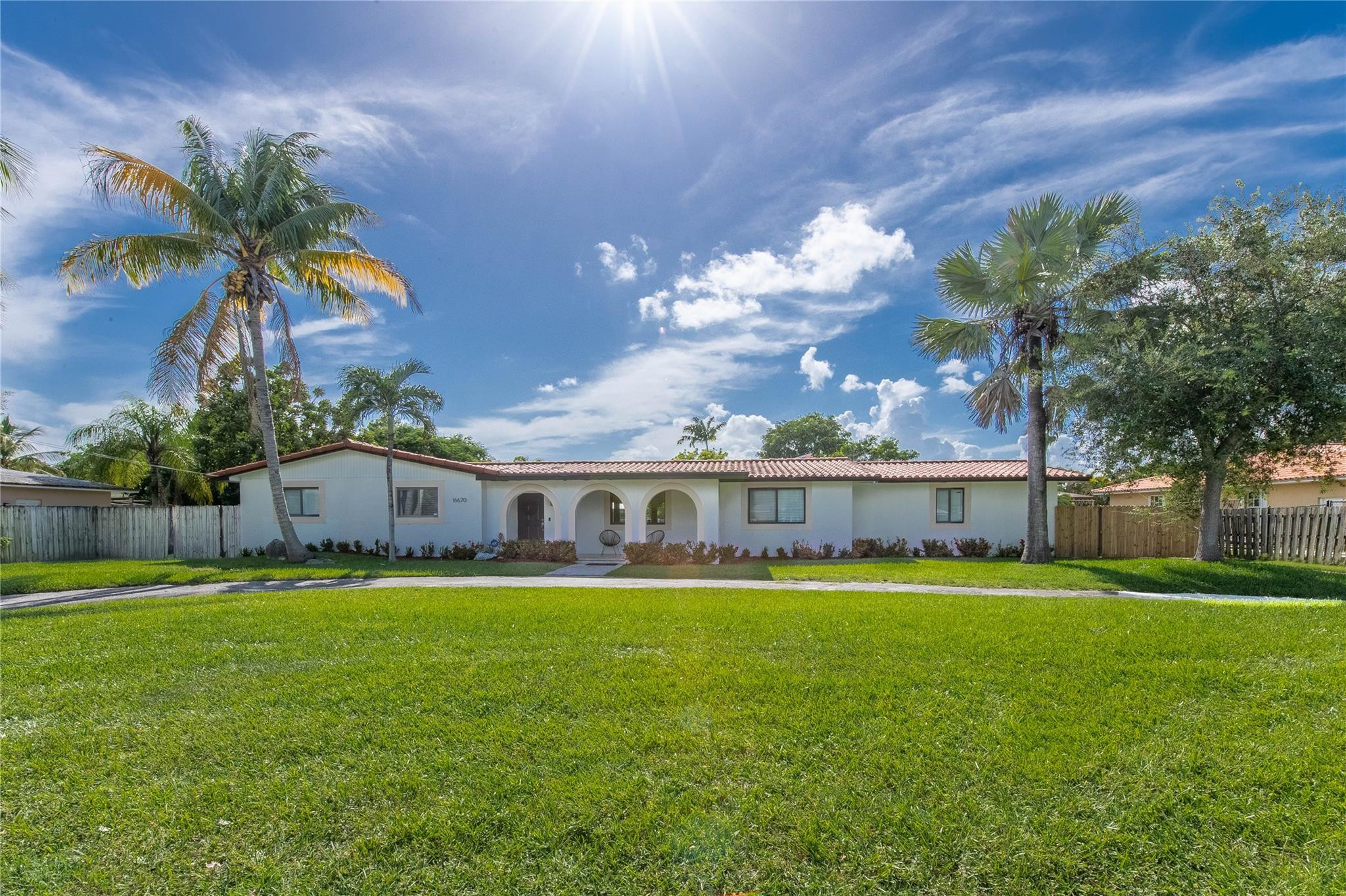 Foto de propiedad en 16670 SW 90th Avenue, Palmetto Bay, FL 33157 Palmetto Bay con MLS# 