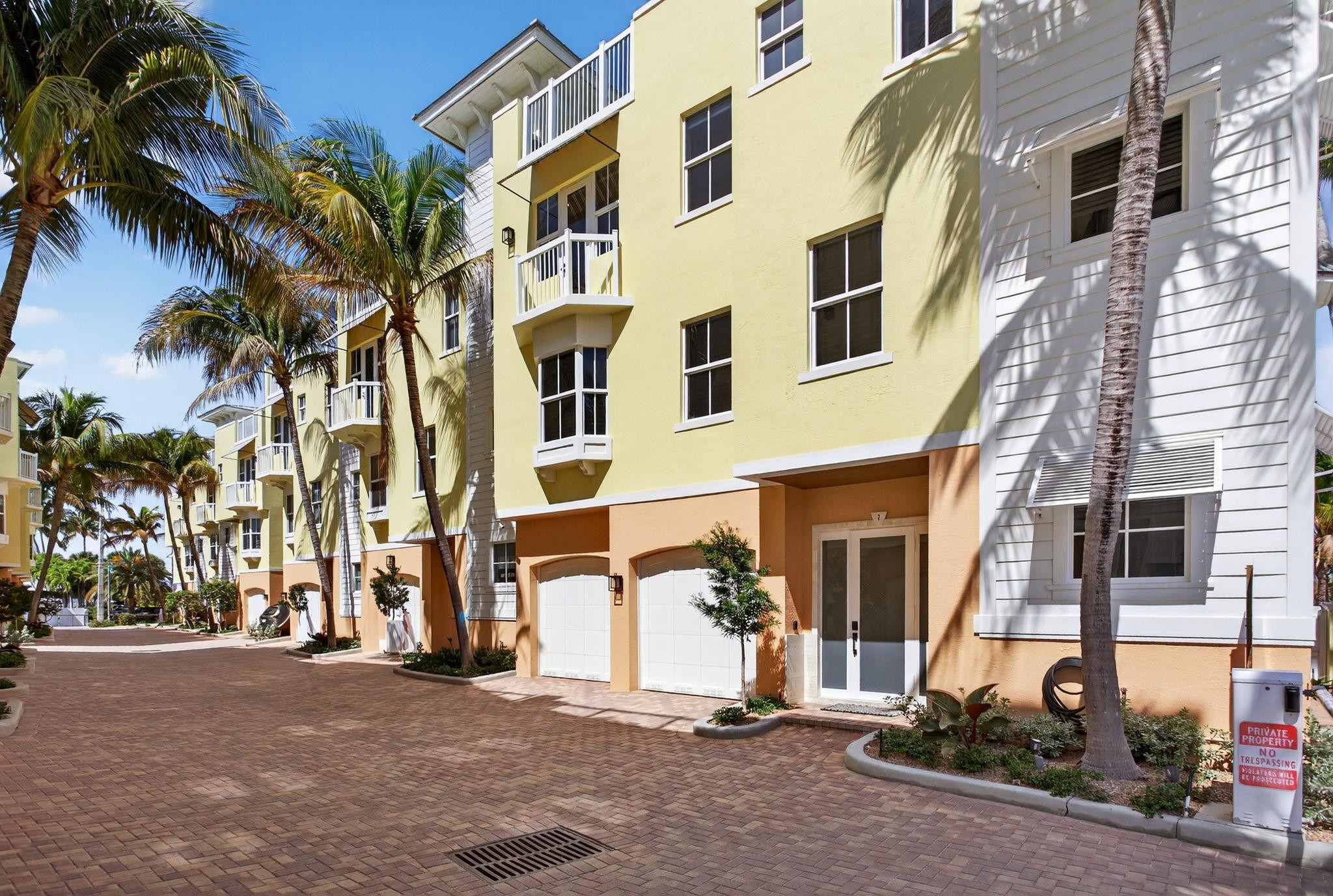 Foto de propiedad en 4332 Seagrape Drive 7, Lauderdale-By-The-Sea, FL 33308 Lauderdale-By-The-Sea con MLS# 