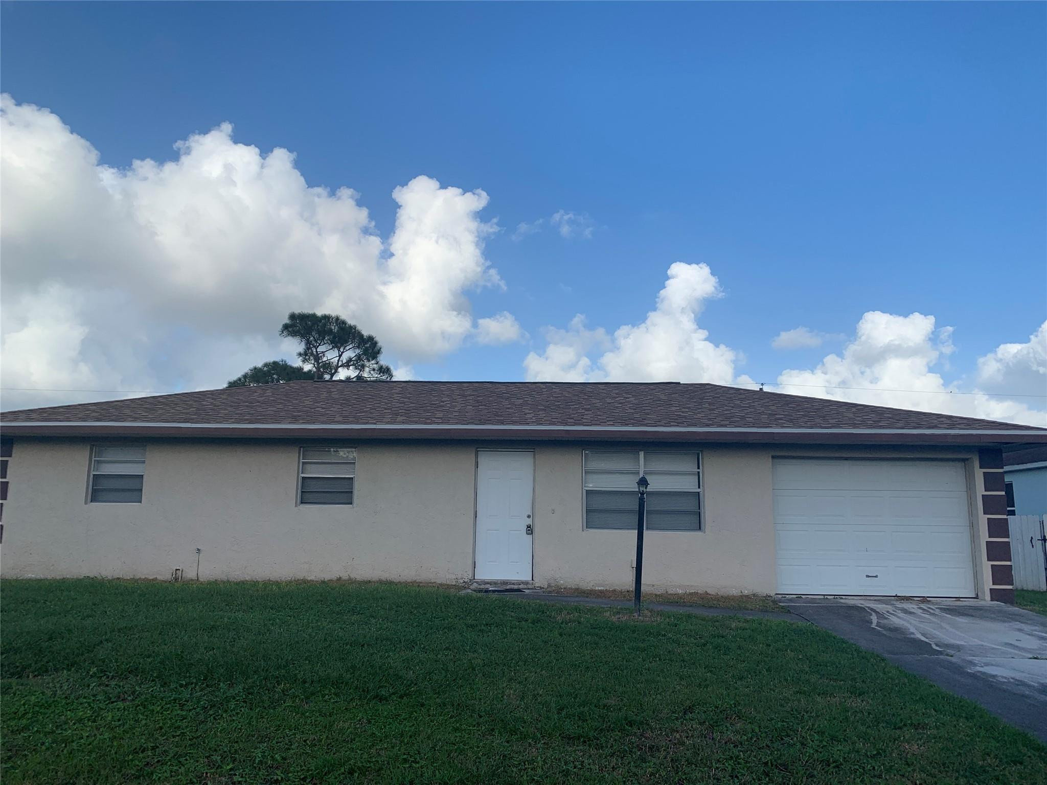 Alquilada 619 SE Clifton Lane, Port St. Lucie, FL 34983, Port St. Lucie, FL 34983
