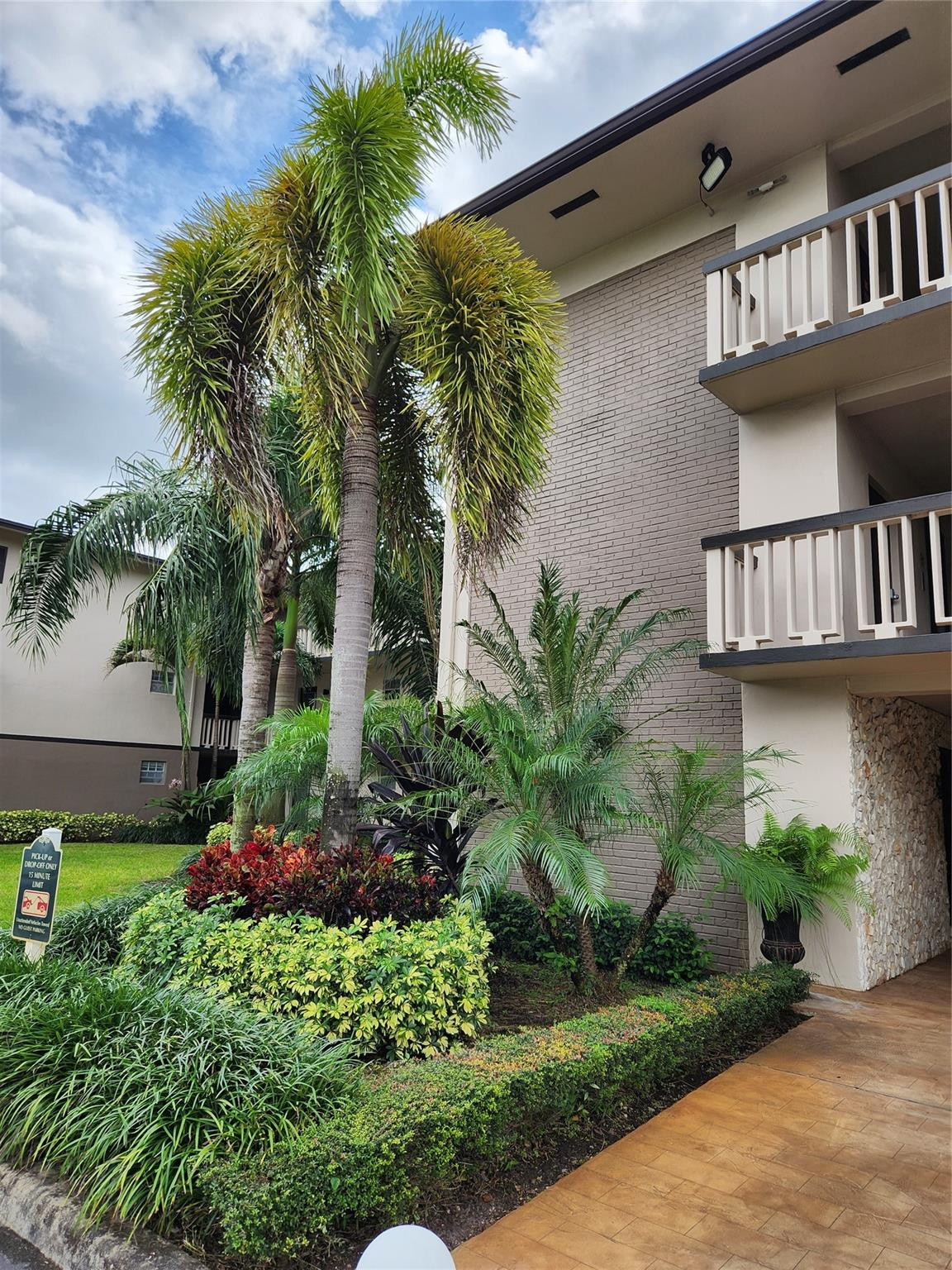 Foto de propiedad en 4900 Washington Street 309, Hollywood, FL 33021 Hollywood con MLS# 