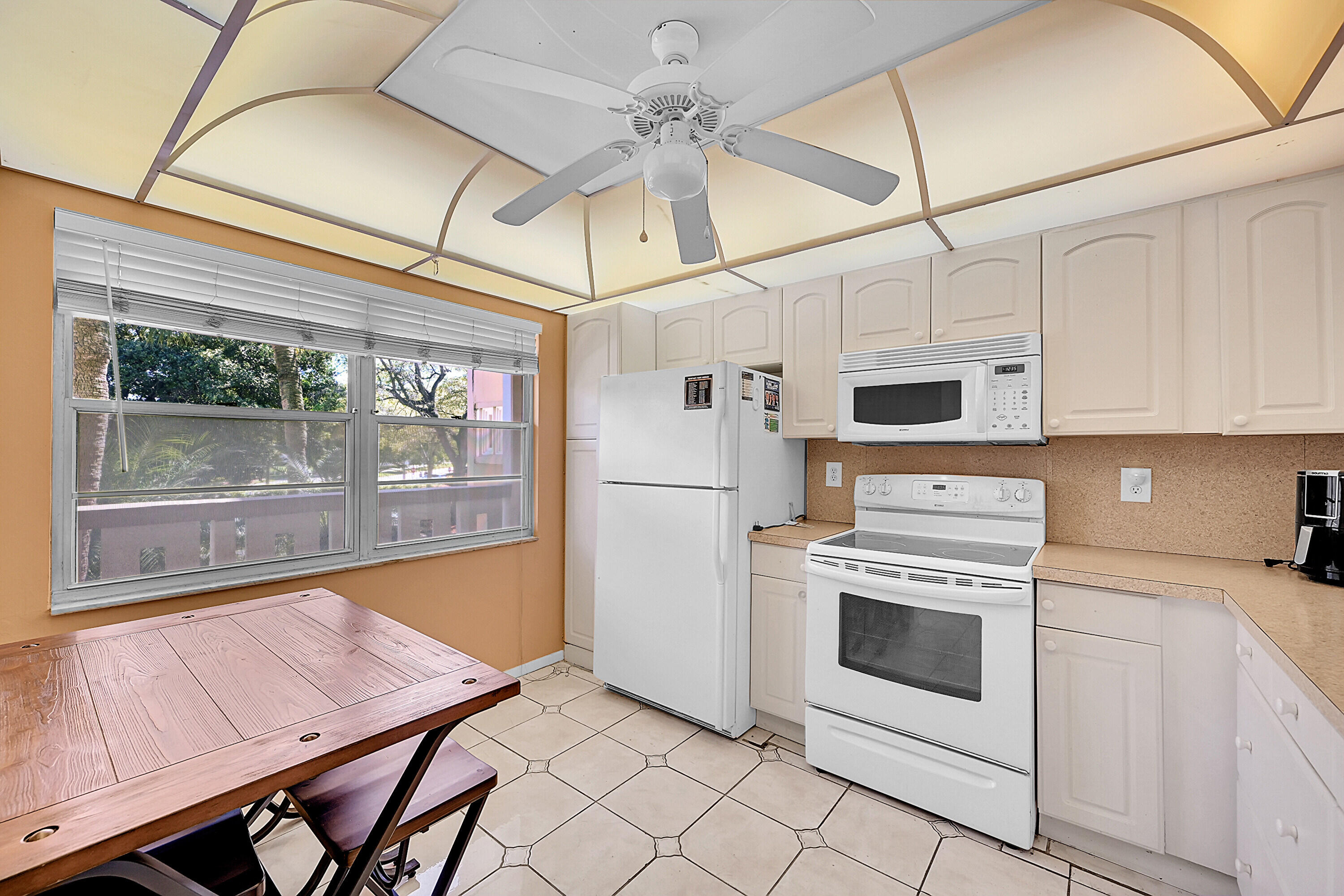 Foto de propiedad en 2403 Antigua Circle C2, Coconut Creek, FL 33066 Coconut Creek con MLS# 