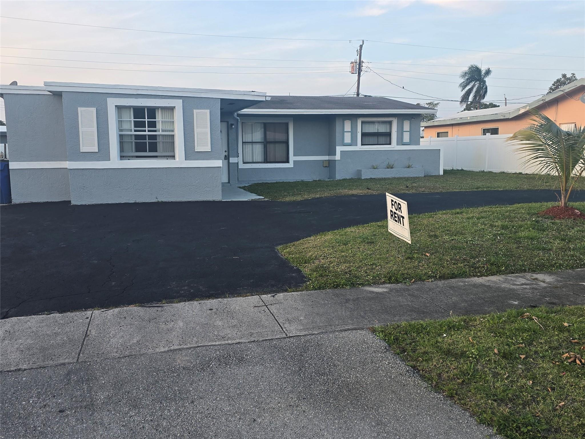 Alquilada 3711 NW 25th Street, Lauderdale Lakes, FL 33311, Lauderdale Lakes, FL 33311