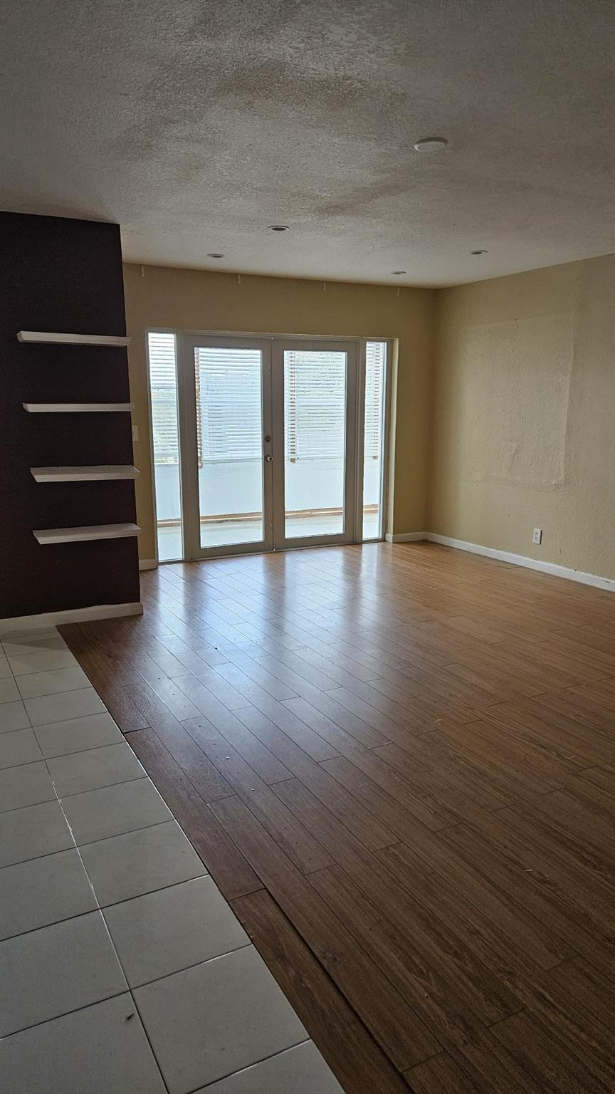 Foto de propiedad en 4042 NW 19th Street F411, Fort Lauderdale, FL 33313 Fort Lauderdale con MLS# 