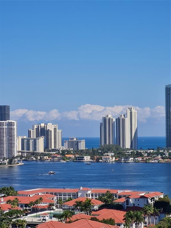 Foto de propiedad en 2851 NE 183 2203-05, Aventura, FL 33160 Aventura con MLS# 