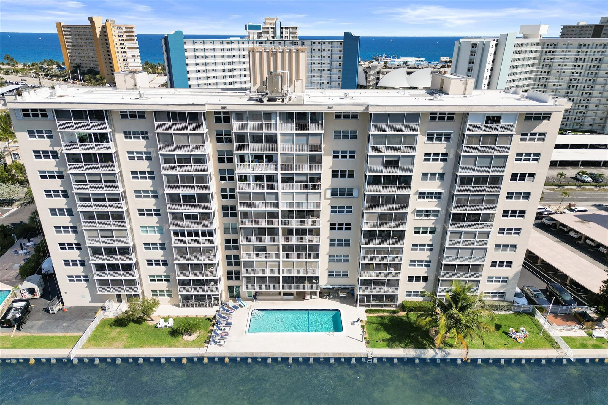 Foto de propiedad en 303 N Riverside Drive Ph3, Pompano Beach, FL 33062 Pompano Beach con MLS# 