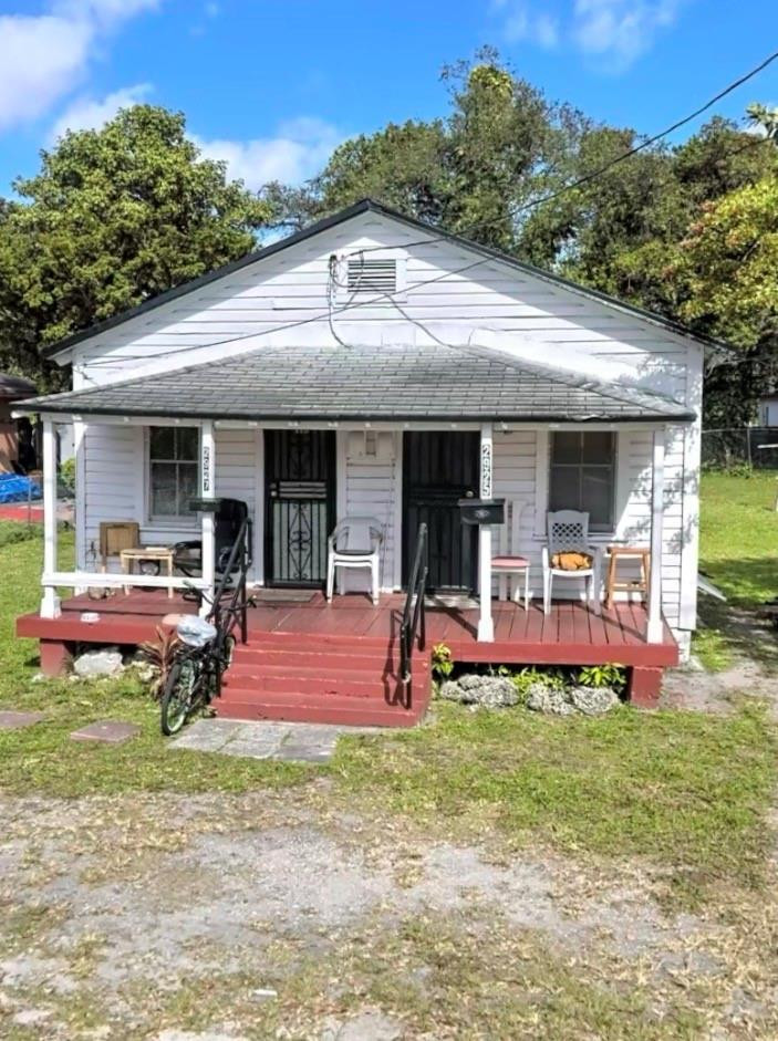 Foto de propiedad en 2925 NW 48th Street, Miami, FL 33142 Miami con MLS# 
