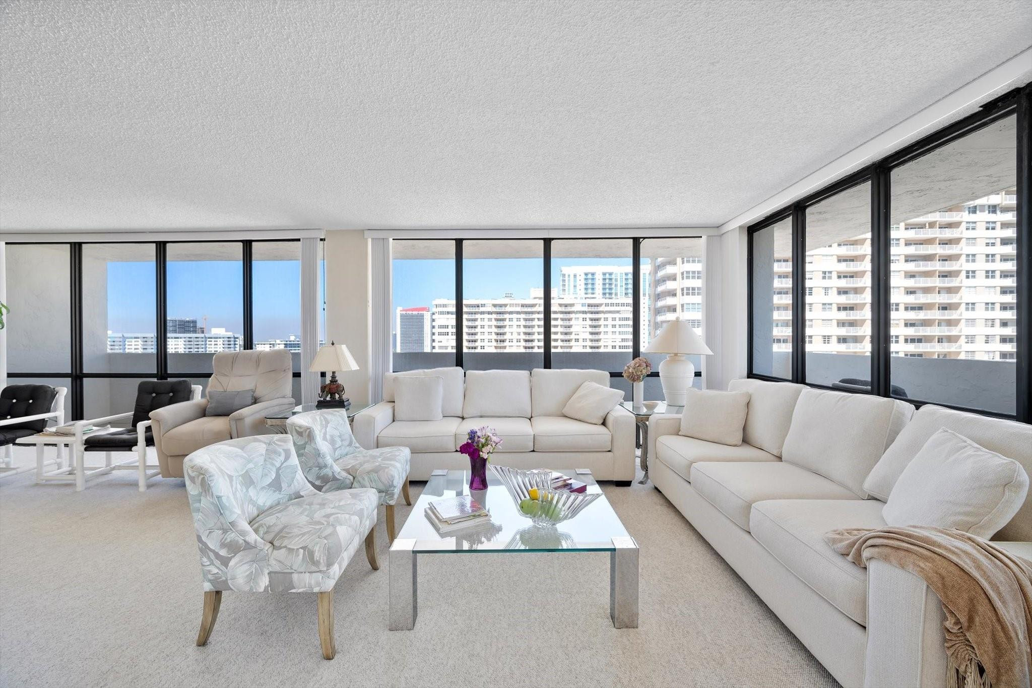 Foto de propiedad en 2017 S Ocean Drive Ph1, Hallandale Beach, FL 33009 Hallandale Beach con MLS# 