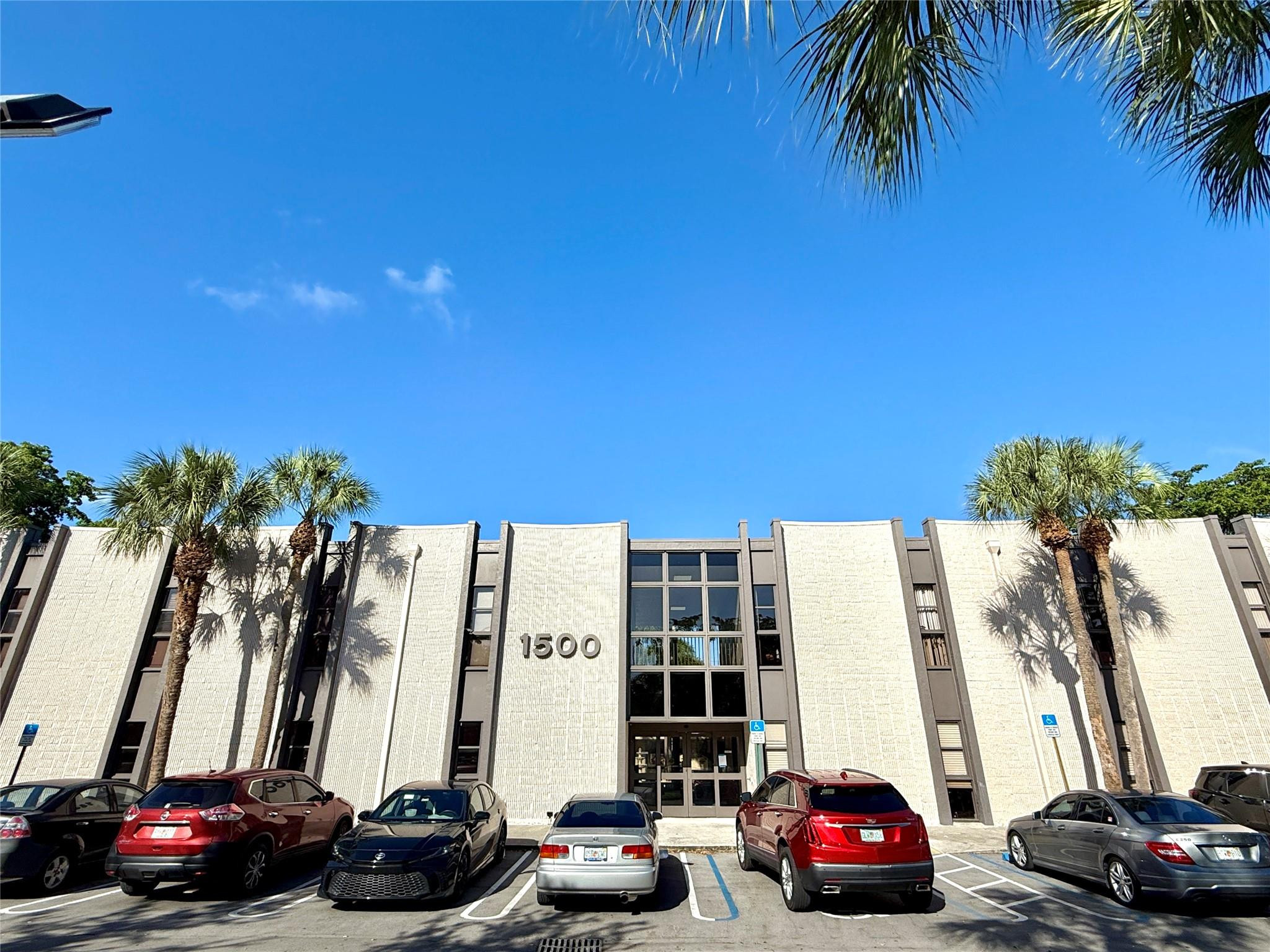 Foto de propiedad en 1500 N University Drive 101, Coral Springs, FL 33071 Coral Springs con MLS# 