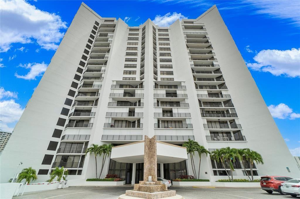 Foto de propiedad en 300 Three Islands Boulevard 306, Hallandale Beach, FL 33009 Hallandale Beach con MLS# 