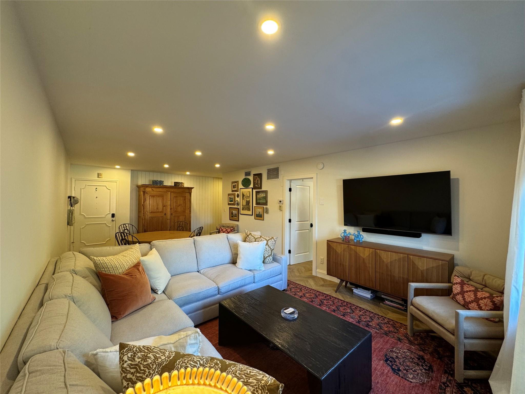Foto de propiedad en 9 NE 19th Court 211C, Wilton Manors, FL 33305 Wilton Manors con MLS# 