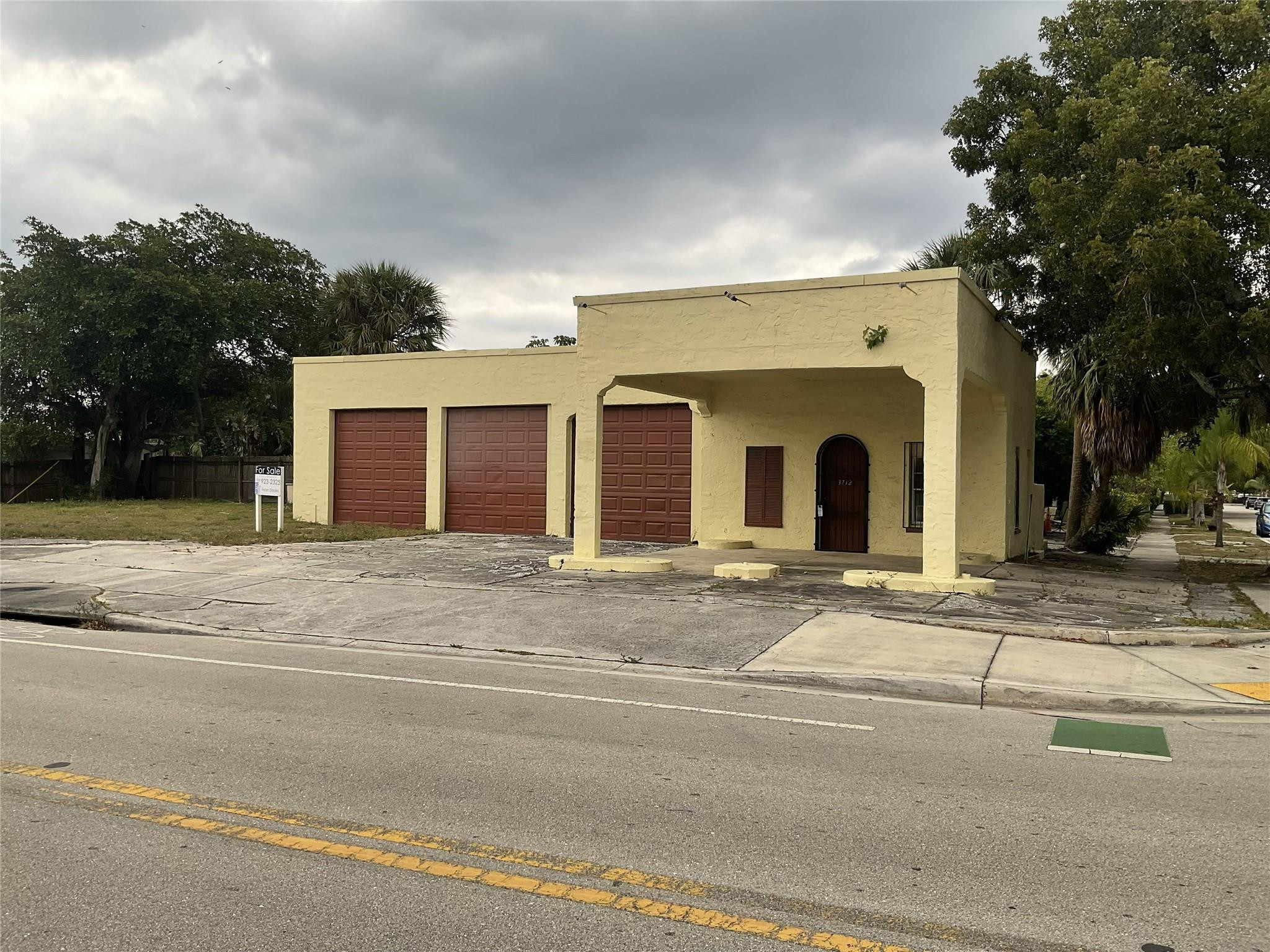 Foto de propiedad en 3712 S Olive Avenue, West Palm Beach, FL 33405 West Palm Beach con MLS# 