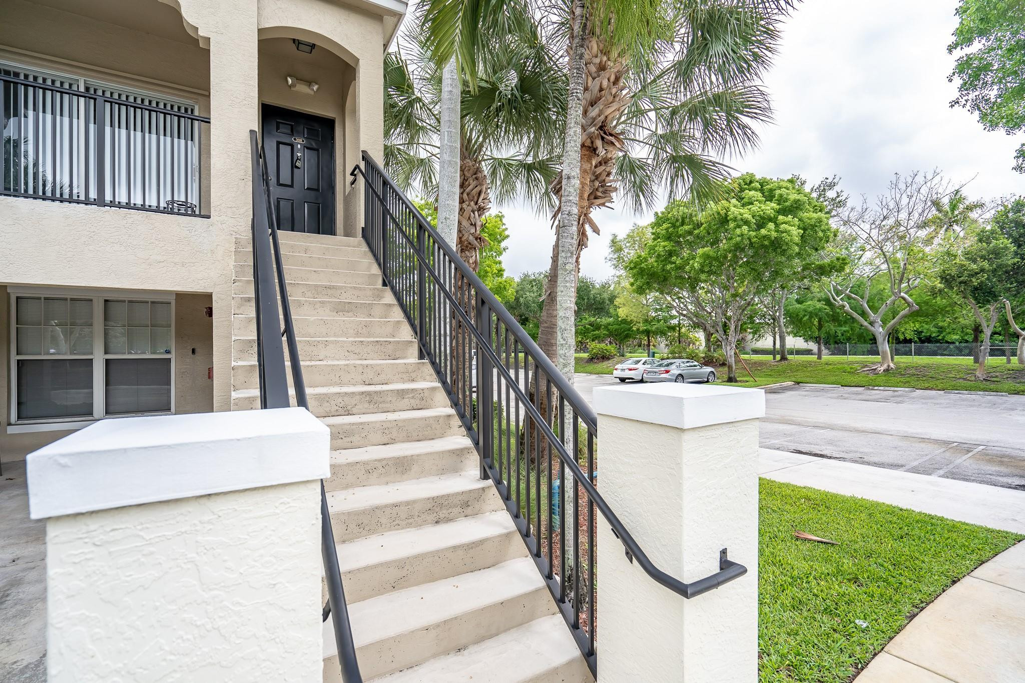 Foto de propiedad en 5800 W Sample Road 308, Coral Springs, FL 33067 Coral Springs con MLS# 
