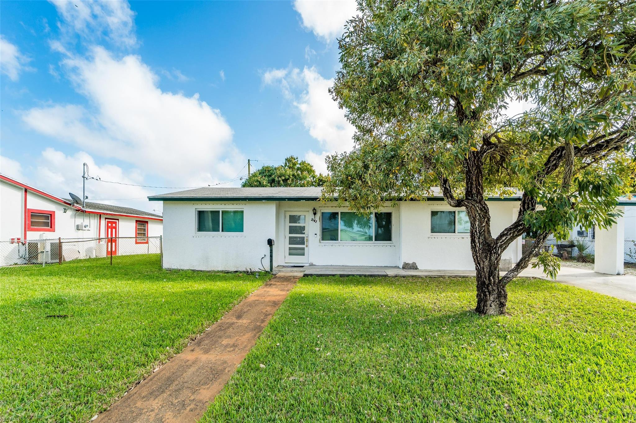 Foto de propiedad en 241 W 20th Street, Riviera Beach, FL 33404 Riviera Beach con MLS# 