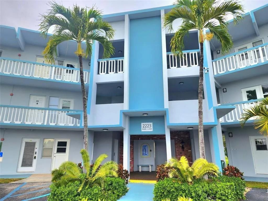 Foto de propiedad en 2223 Park Lane 302, Hollywood, FL 33021 Hollywood con MLS# 