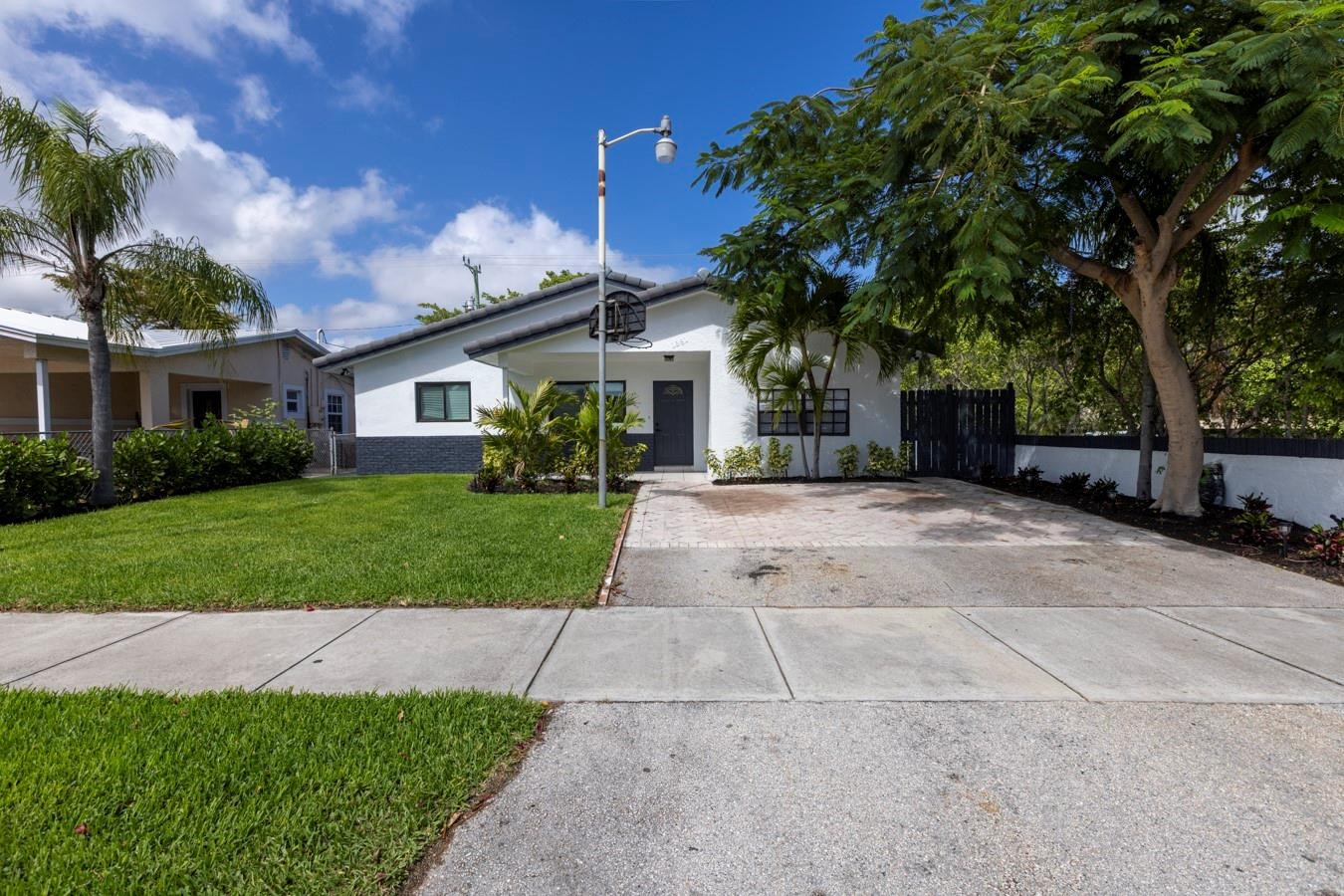 Foto de propiedad en 1681 NE 39th Street, Pompano Beach, FL 33064 Pompano Beach con MLS# 