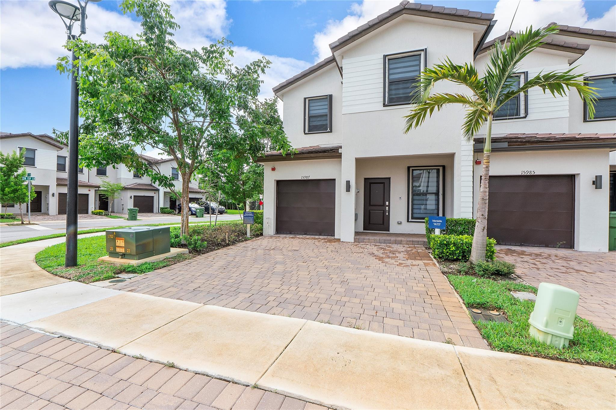 Foto de propiedad en 15987 SW 2nd Place 1, Pembroke Pines, FL 33027 Pembroke Pines con MLS# 