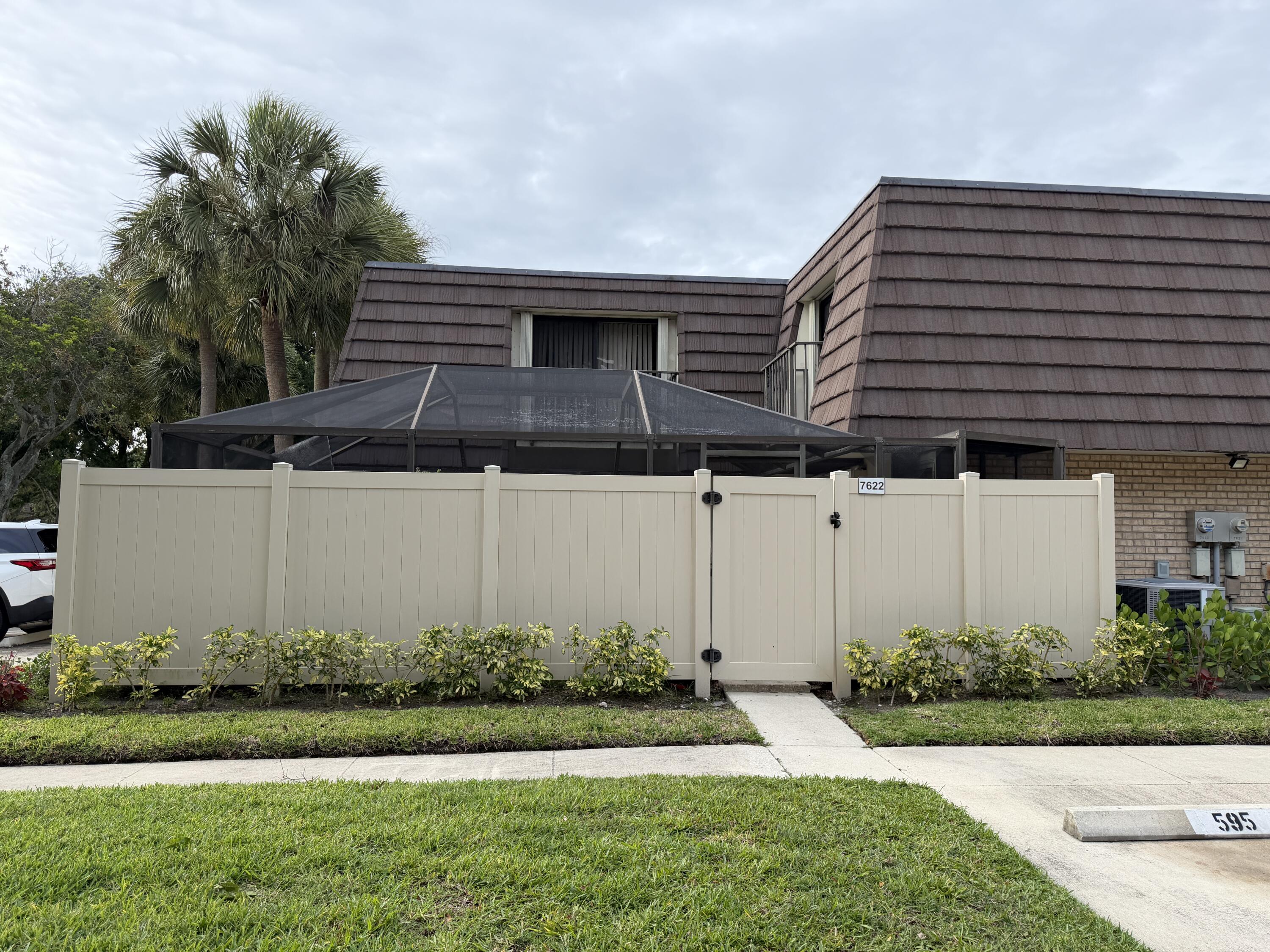 Foto de propiedad en 7622 N 76th Way 200, West Palm Beach, FL 33407 West Palm Beach con MLS# 