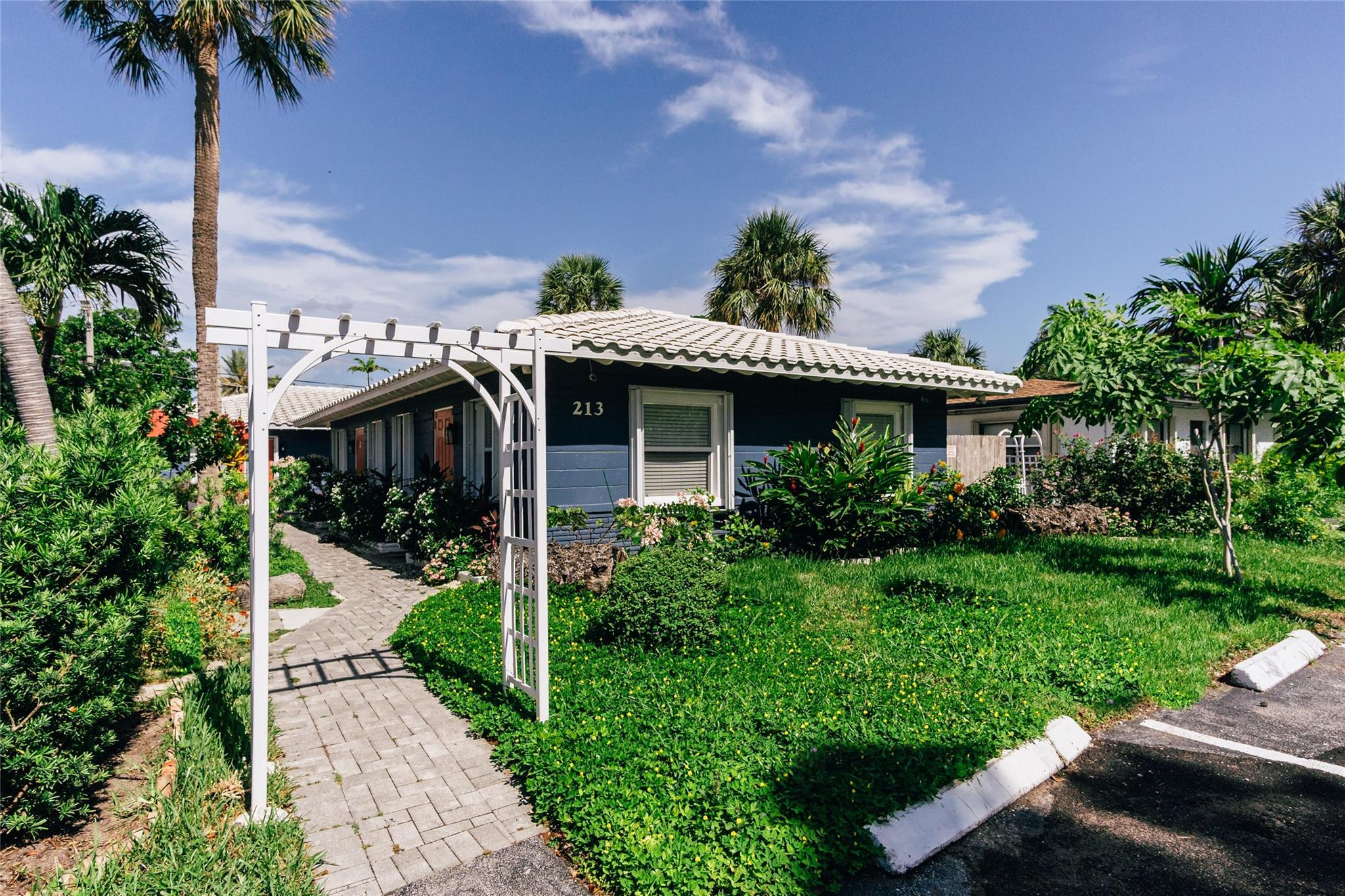 Foto de propiedad en 213 Hibiscus Avenue, Pompano Beach, FL 33062 Pompano Beach con MLS# 