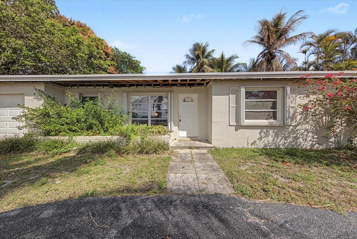 Foto de propiedad en 7730 W Lake Drive, Lake Clarke Shores, FL 33406 Lake Clarke Shores con MLS# 