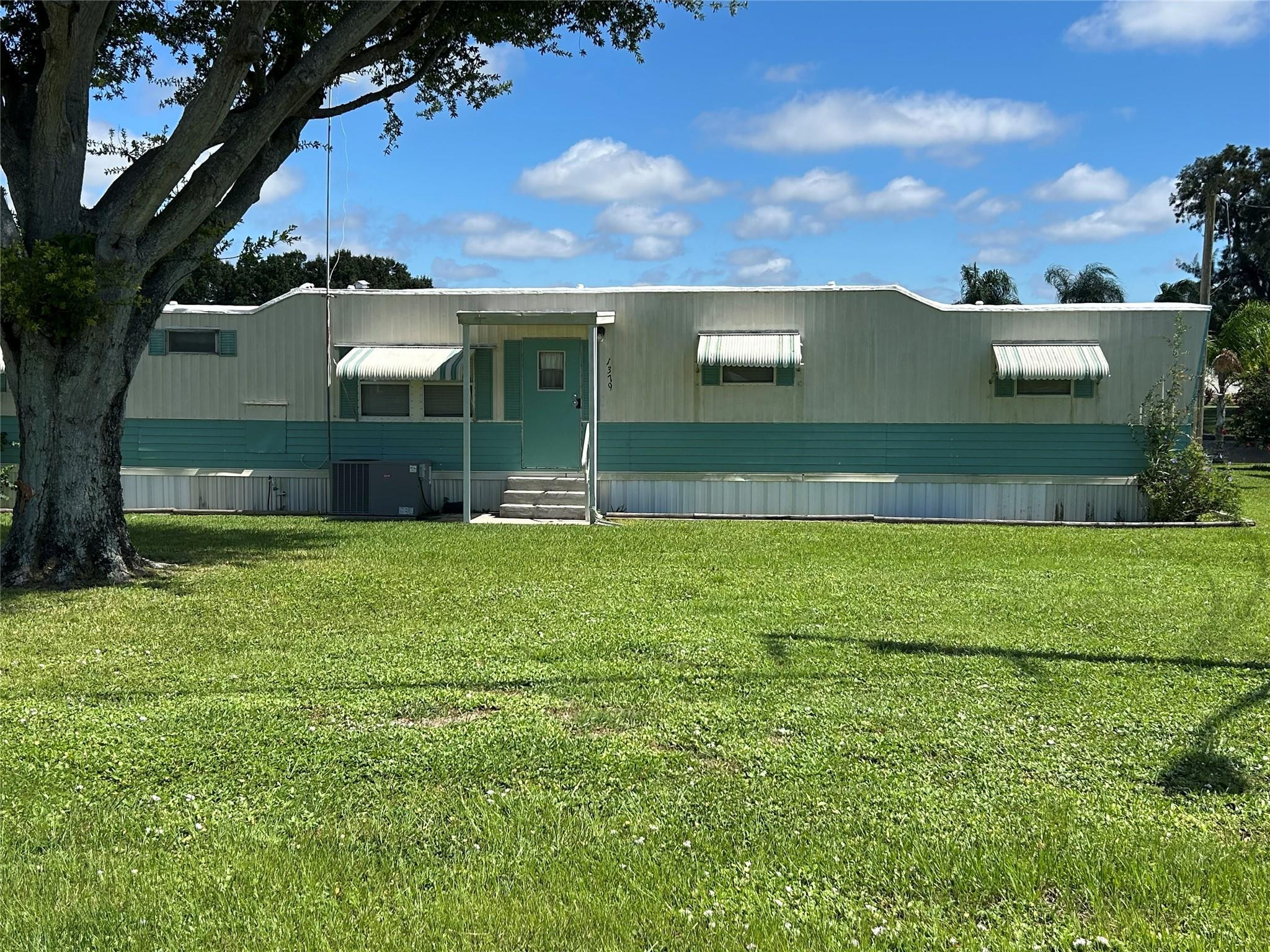 Foto de propiedad en 1379 Chobee Street, Okeechobee, FL 34974 Okeechobee con MLS# 