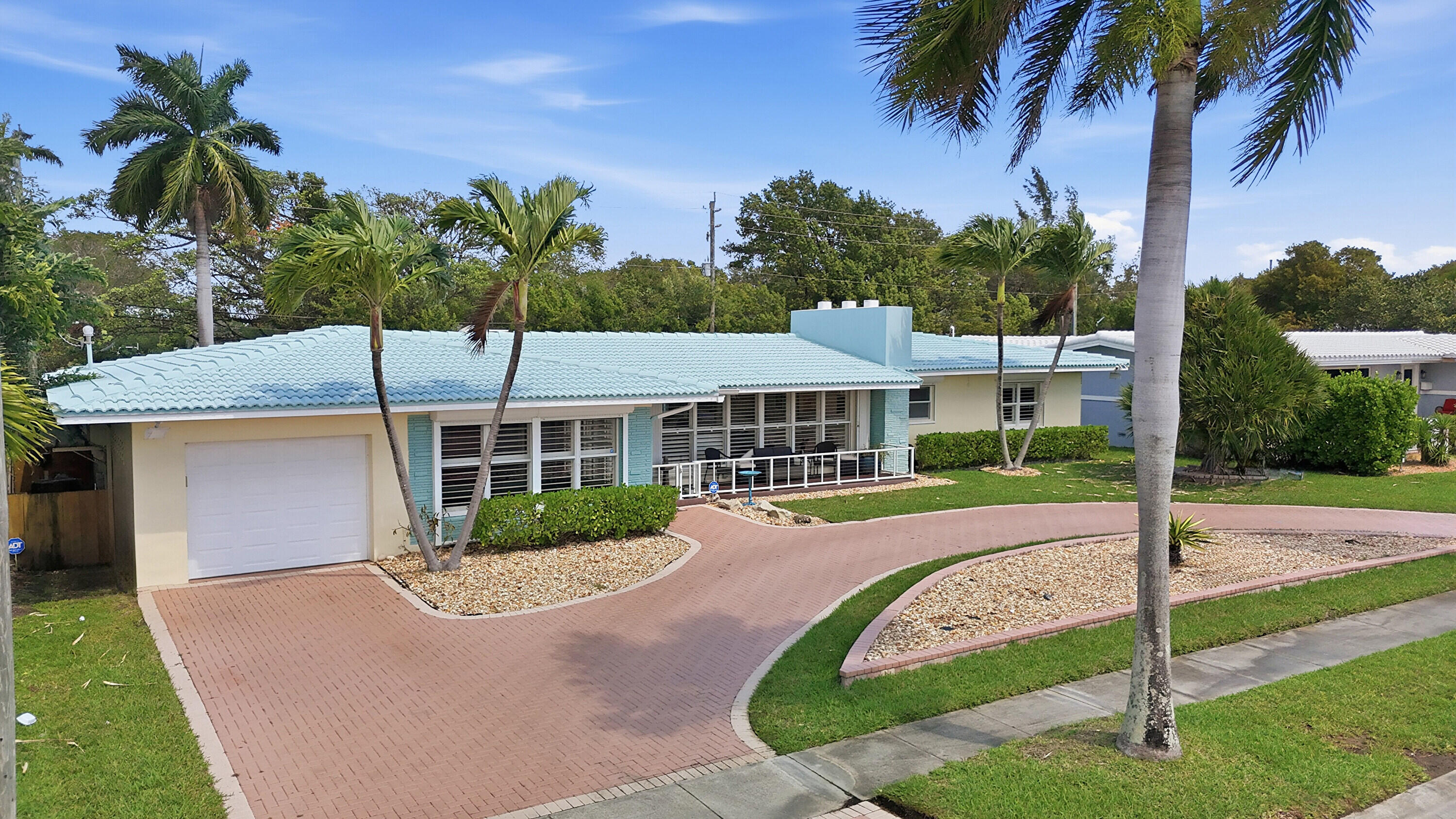 Vendido 707 N Northlake Drive, Hollywood, FL 33019, Hollywood, FL 33019