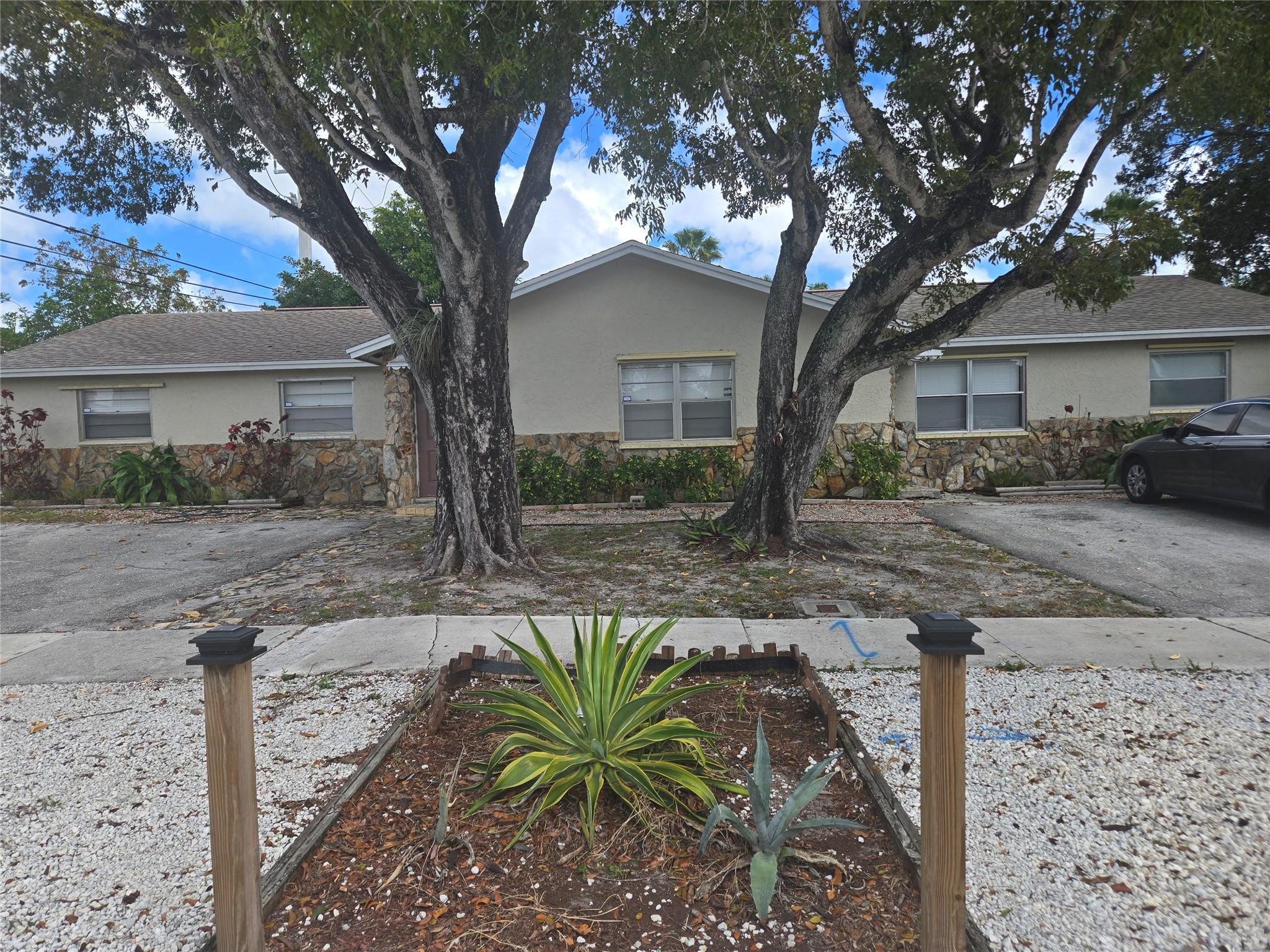 Foto de propiedad en 296 Alemeda Drive, Palm Springs, FL 33461 Palm Springs con MLS# 