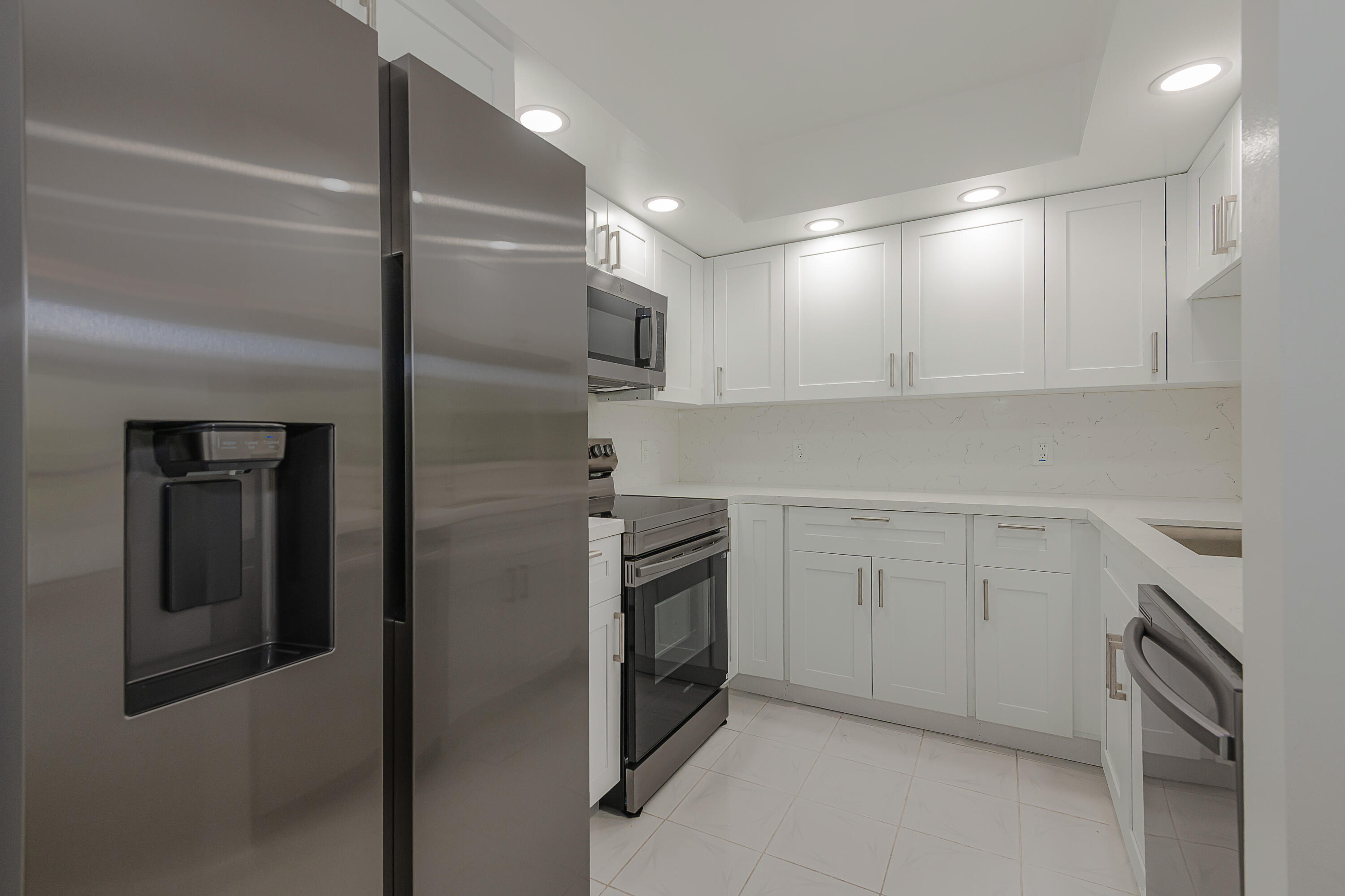 Foto de propiedad en 13800 SW 14th Street 211, Pembroke Pines, FL 33027 Pembroke Pines con MLS# 