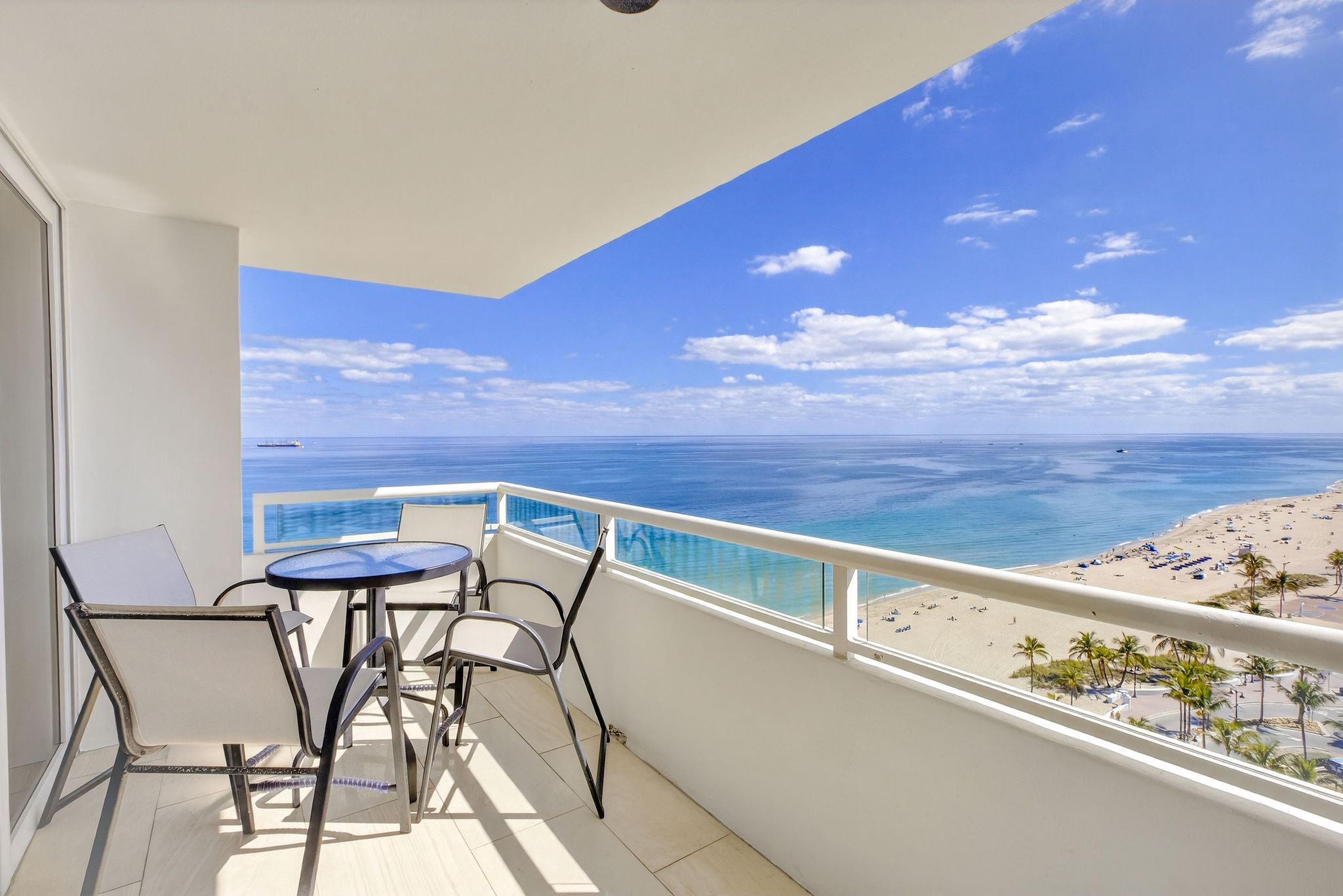 Foto de propiedad en 545 S Fort Lauderdale Beach Boulevard 1702, Fort Lauderdale, FL 33316 Fort Lauderdale con MLS# 