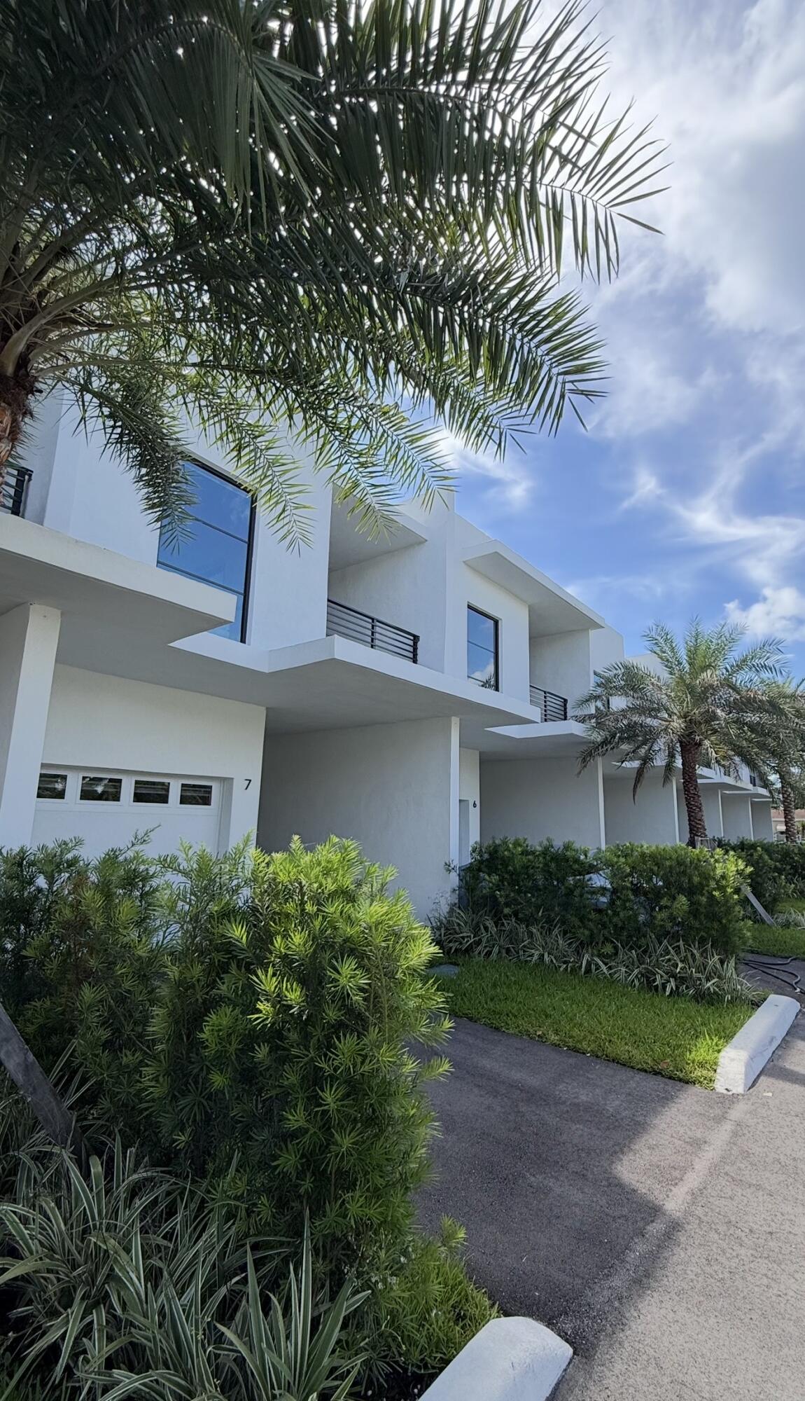 Foto de propiedad en 2511 Pierce Street 3, Hollywood, FL 33020 Hollywood con MLS# 