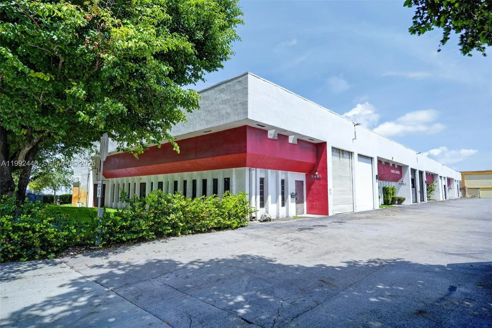 Foto de propiedad en First Generation First Generation Restaurant For Lease In Doral, Doral, FL 33166 Doral con MLS# 