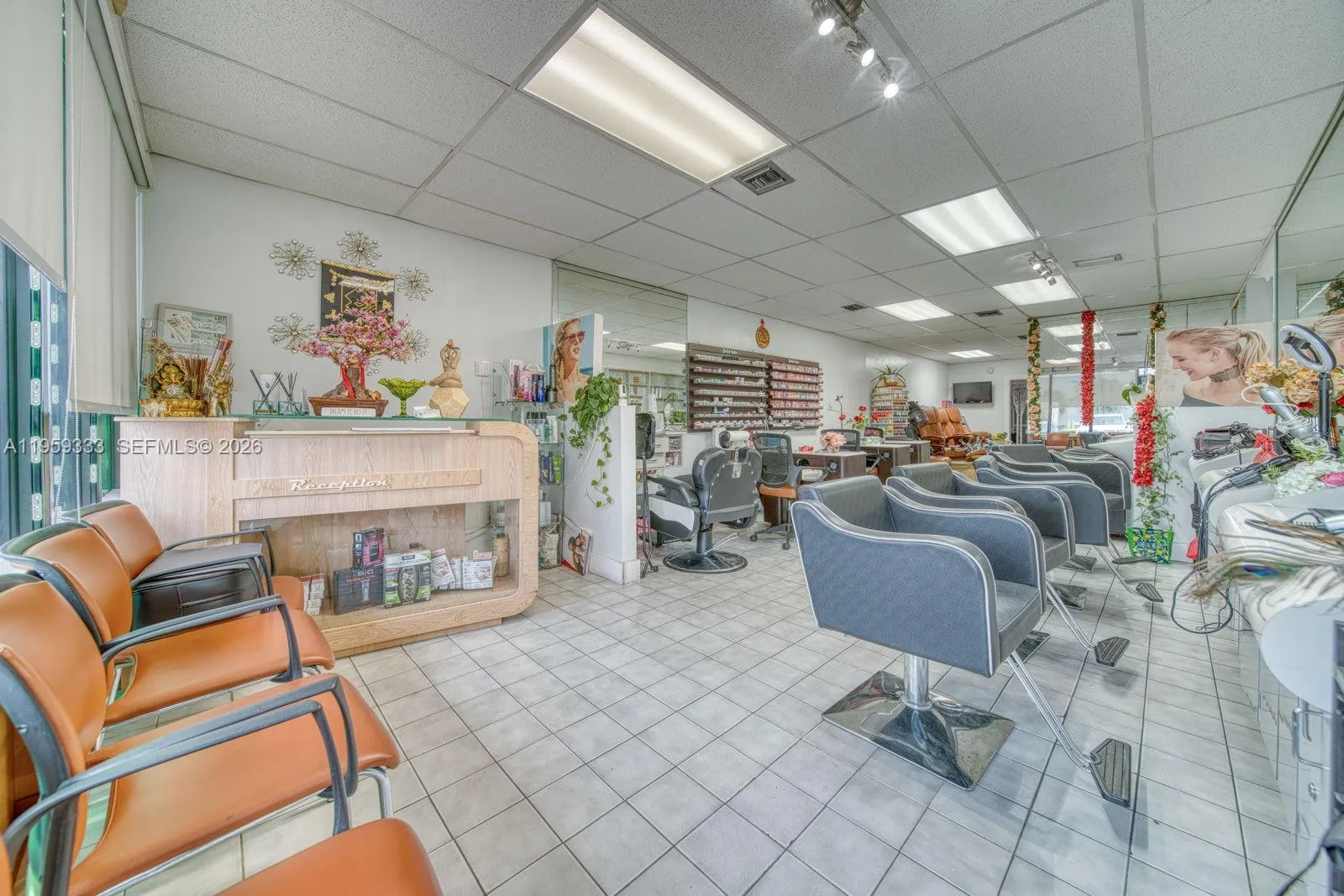 Foto de propiedad en Full-Service Beauty Salon For Sale In Sweetwater, Sweetwater, FL 33174 Sweetwater con MLS# 