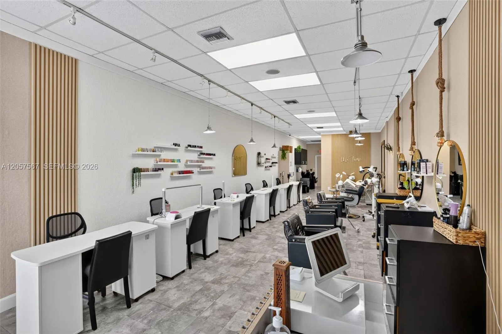 Foto de propiedad en Full Service Full Service Salon For Sale In Miami, Miami, FL 33173 Miami con MLS# 