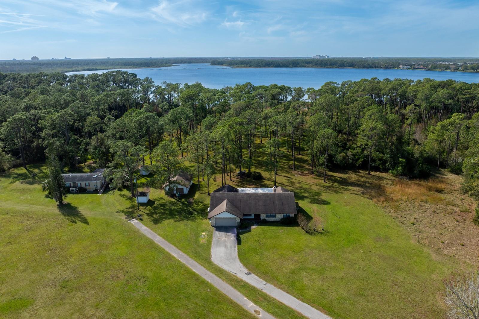 Foto de propiedad en 8822 WINTER GARDEN VINELAND RD ORLANDO con MLS# G5107287