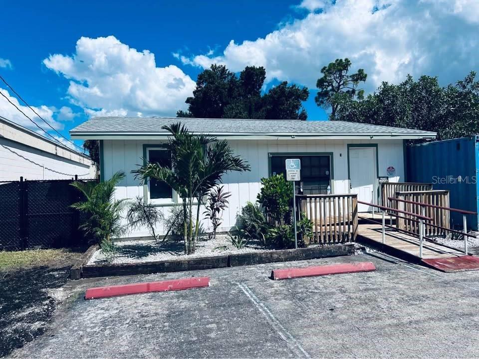 Foto de propiedad en 1254 PINEY RD NORTH FORT MYERS con MLS# G5109389
