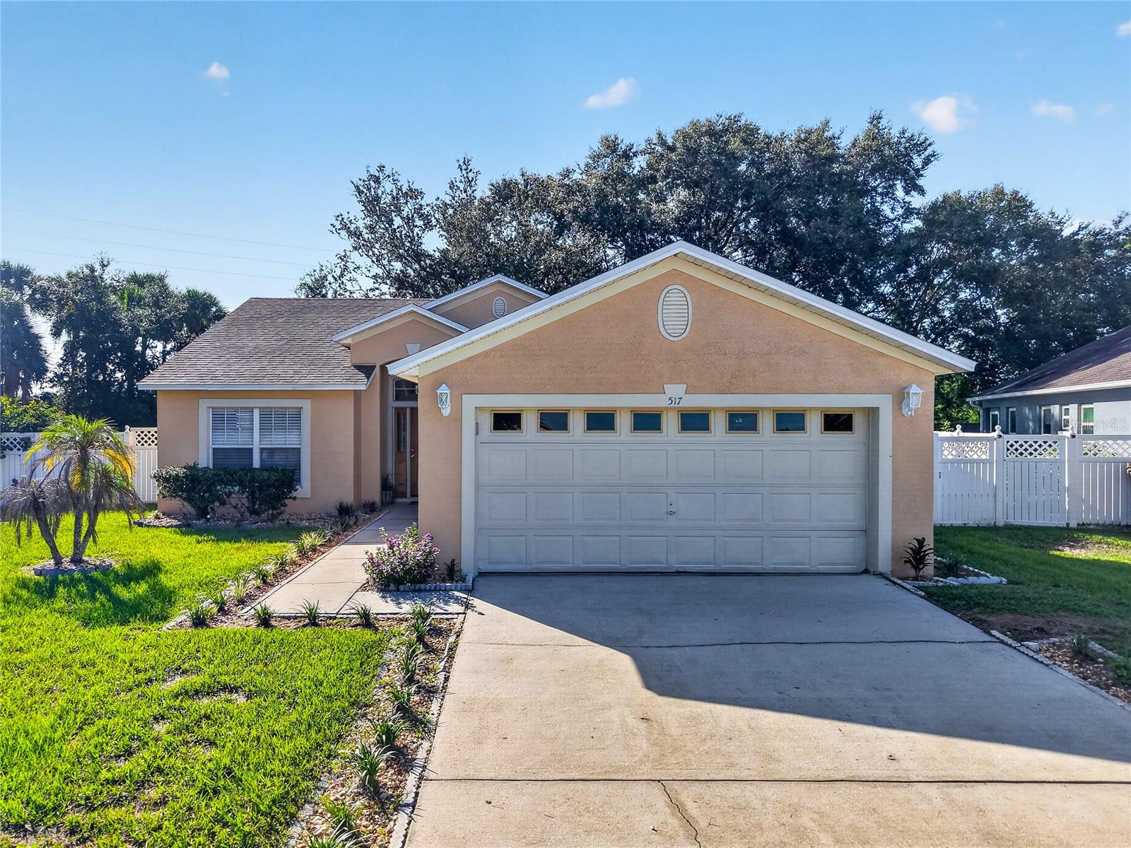 Foto de propiedad en 517 PEPPERMILL CIR KISSIMMEE con MLS# G5116445
