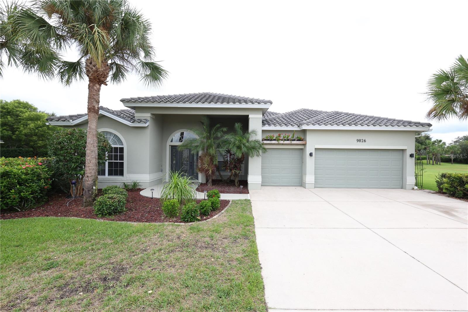 Foto de propiedad en 9826 WEATHER STONE PL FORT MYERS con MLS# G5116900