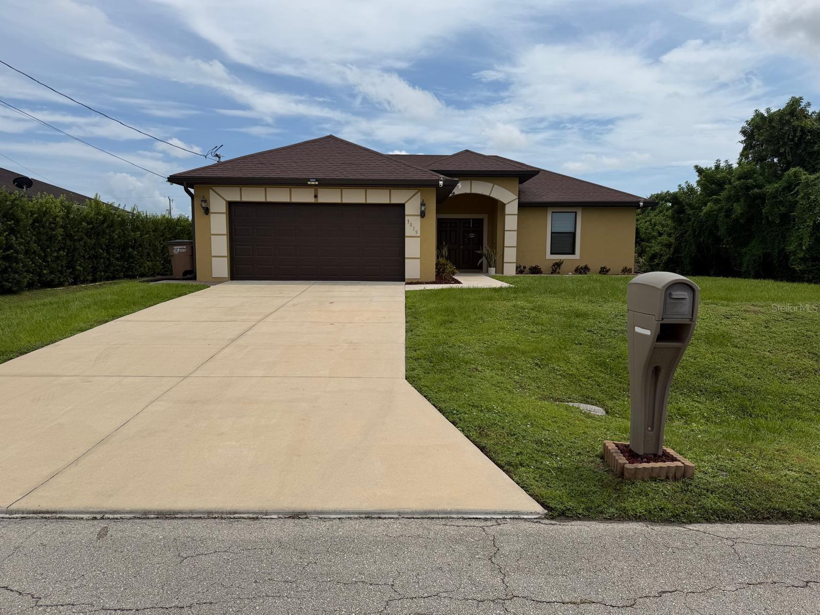 En Venta 3015 12TH ST SW, LEHIGH ACRES, FL 33976