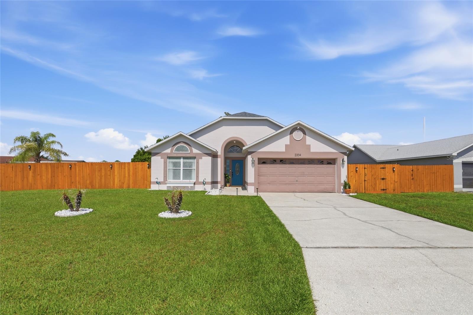 Foto de propiedad en 2304 LANESBORO ST KISSIMMEE con MLS# GC541341