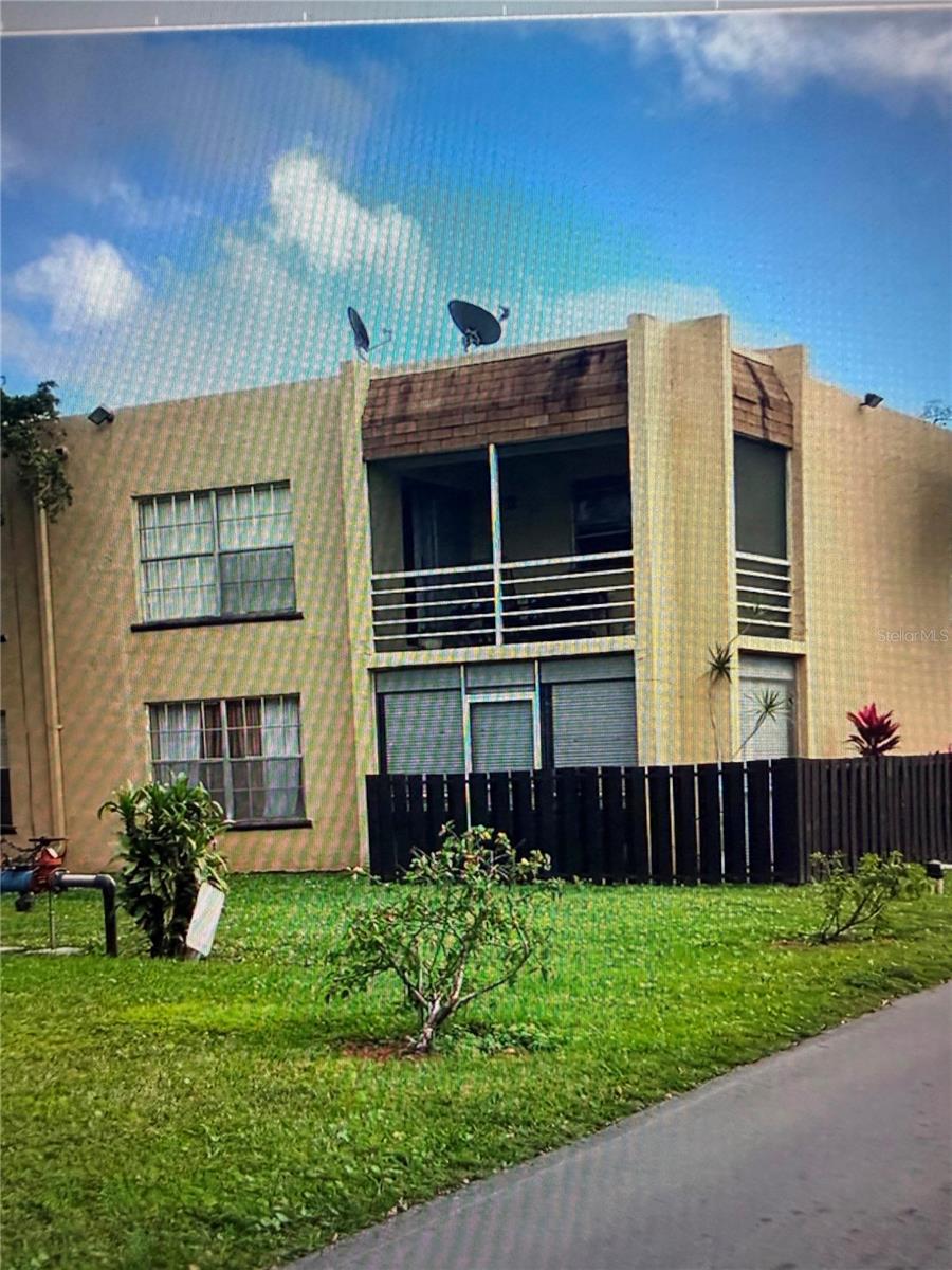 Foto de propiedad en 4241 NW 19TH ST #170 LAUDERHILL con MLS# GC542555