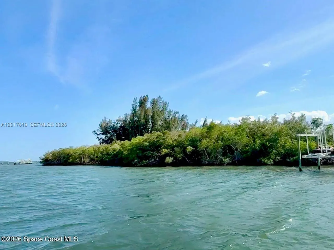 Foto de propiedad en Grant Island, Grant Valkaria, FL 32949 Grant Valkaria con MLS# 