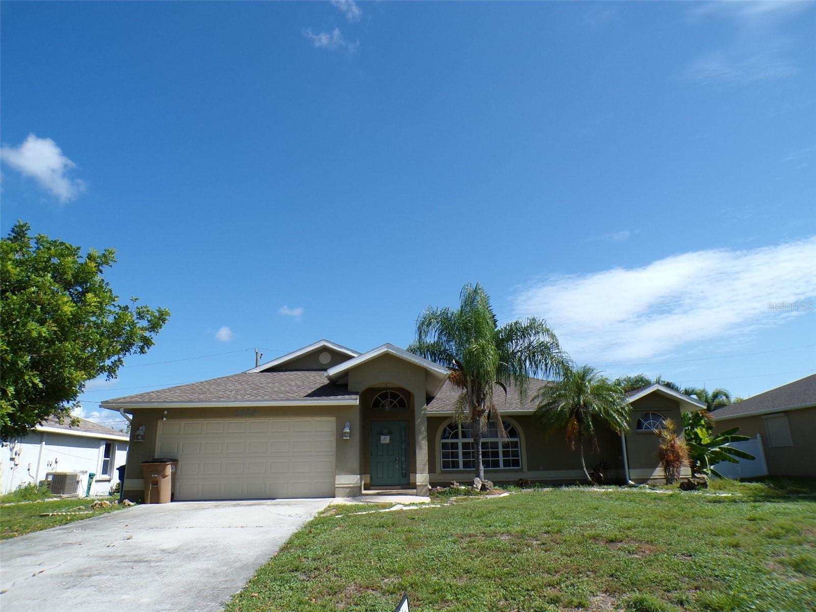 En Venta 1625 SW 43RD ST, CAPE CORAL, FL 33914