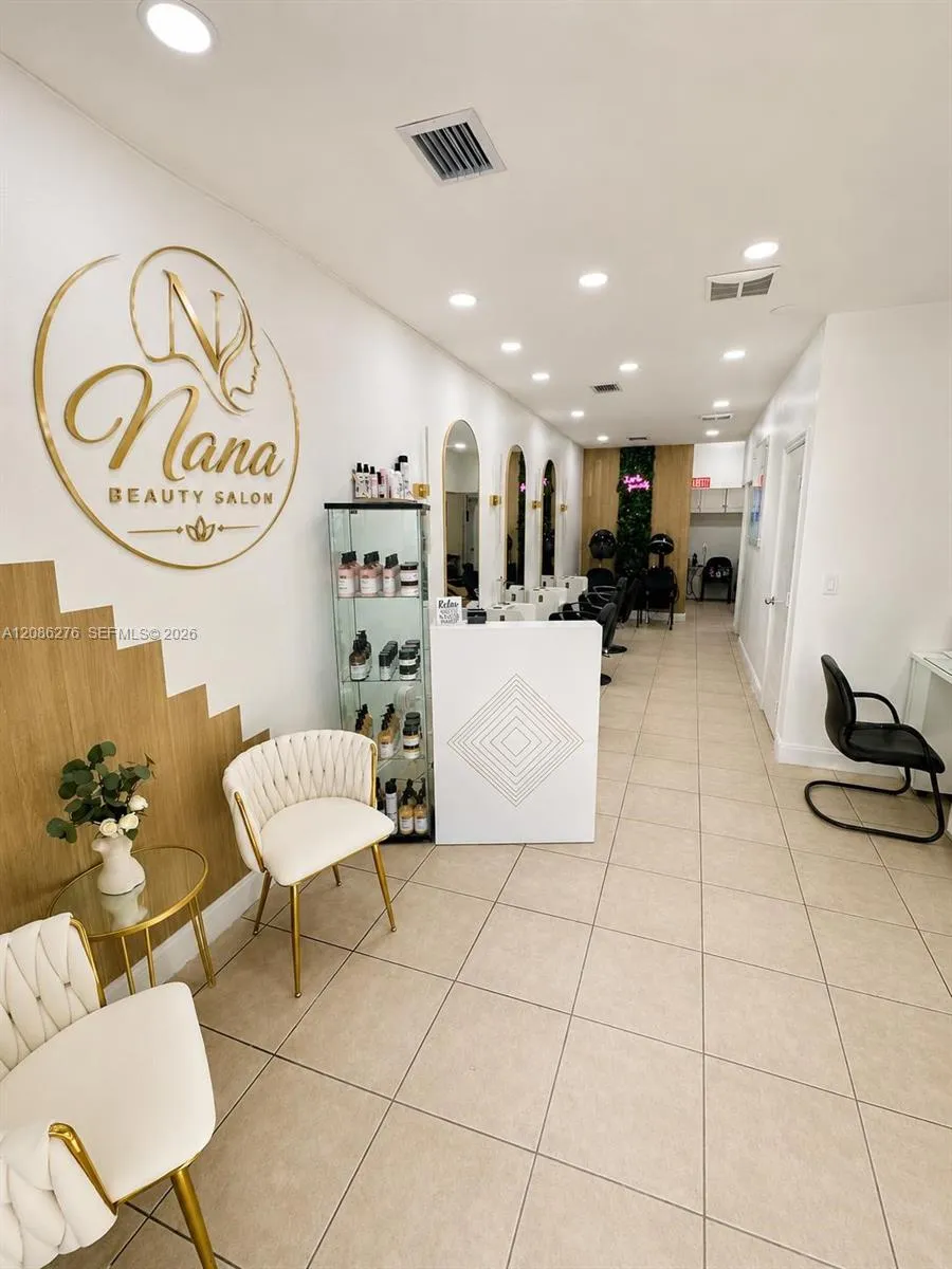 Foto de propiedad en Little Havana Little Havana Full-service Beauty Salon For Sale, Miami, FL 33125 Miami con MLS# 