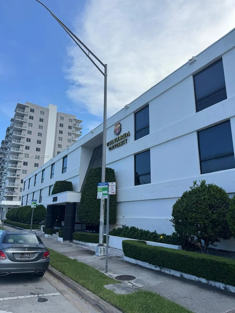 Foto de propiedad en Medical Office Medical Office For Sale On 27th Avenue, Miami, FL 33133 Miami con MLS# 