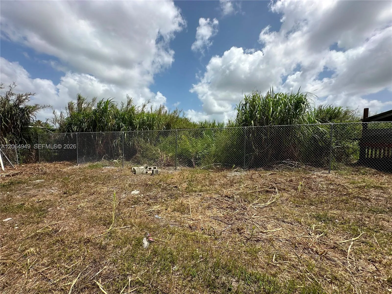 Foto de propiedad en N/A W N/a 154xx Sw 213rd Avenue, Miami, FL 33187 Miami con MLS# 