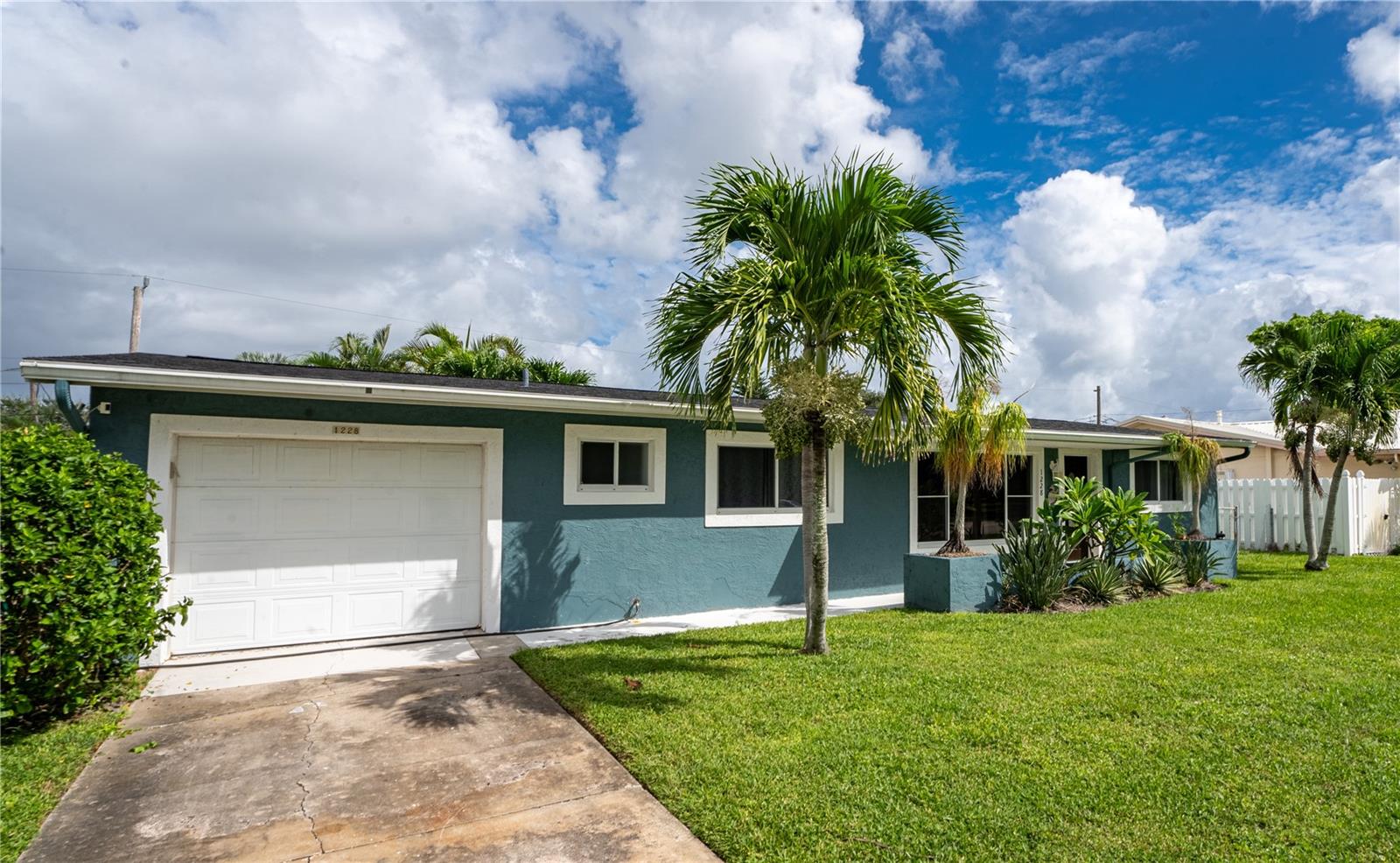 1228 Yacht Club Blvd, Indian Harbour Beach, Brevard County (Spacecoast)