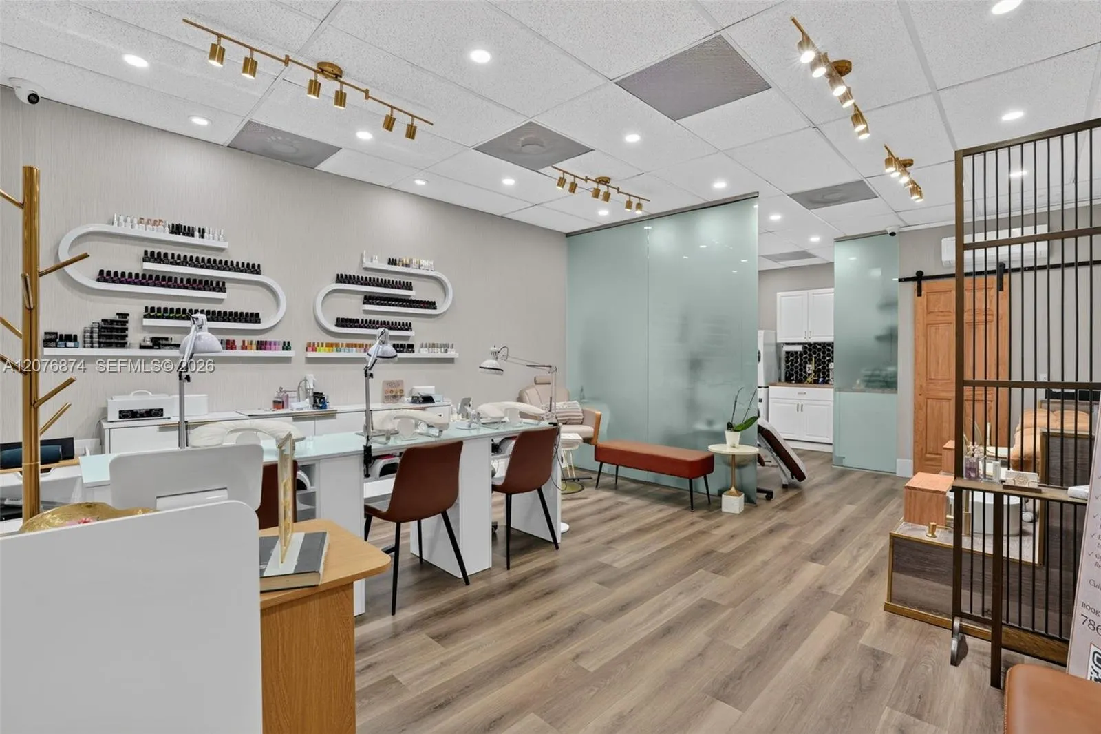 Foto de propiedad en Nail Salon for Sale in Nail Salon For Sale In In Westchester, Miami, FL 33155 Miami con MLS# 