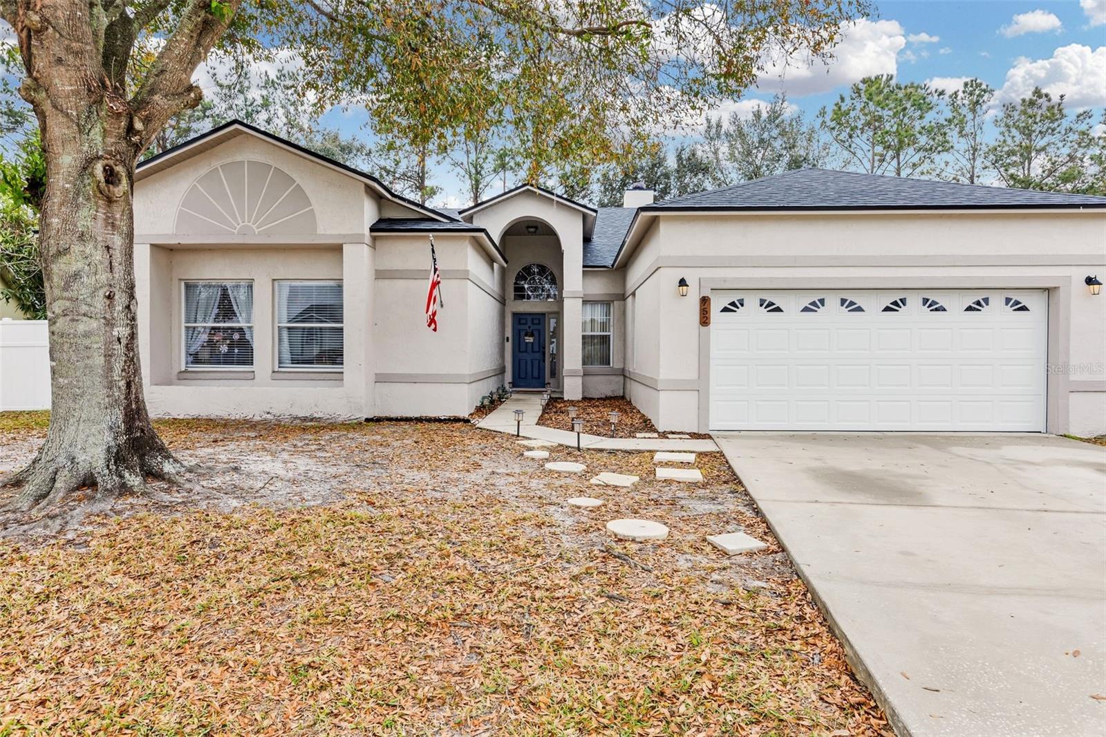 Foto de propiedad en 752 AMERICANA CT KISSIMMEE con MLS# O6273175