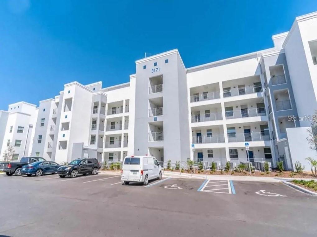 Foto de propiedad en 3121 PARADOX CIR #203 KISSIMMEE con MLS# O6281561